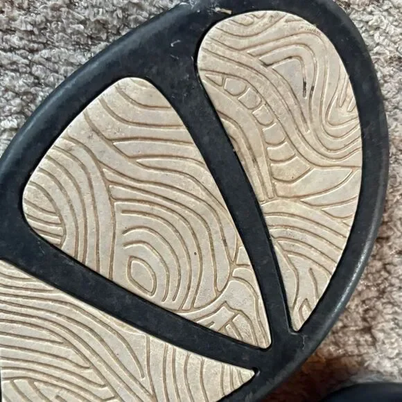 OluKai Black and Cream Women's Sandals - Picture 7 of 8